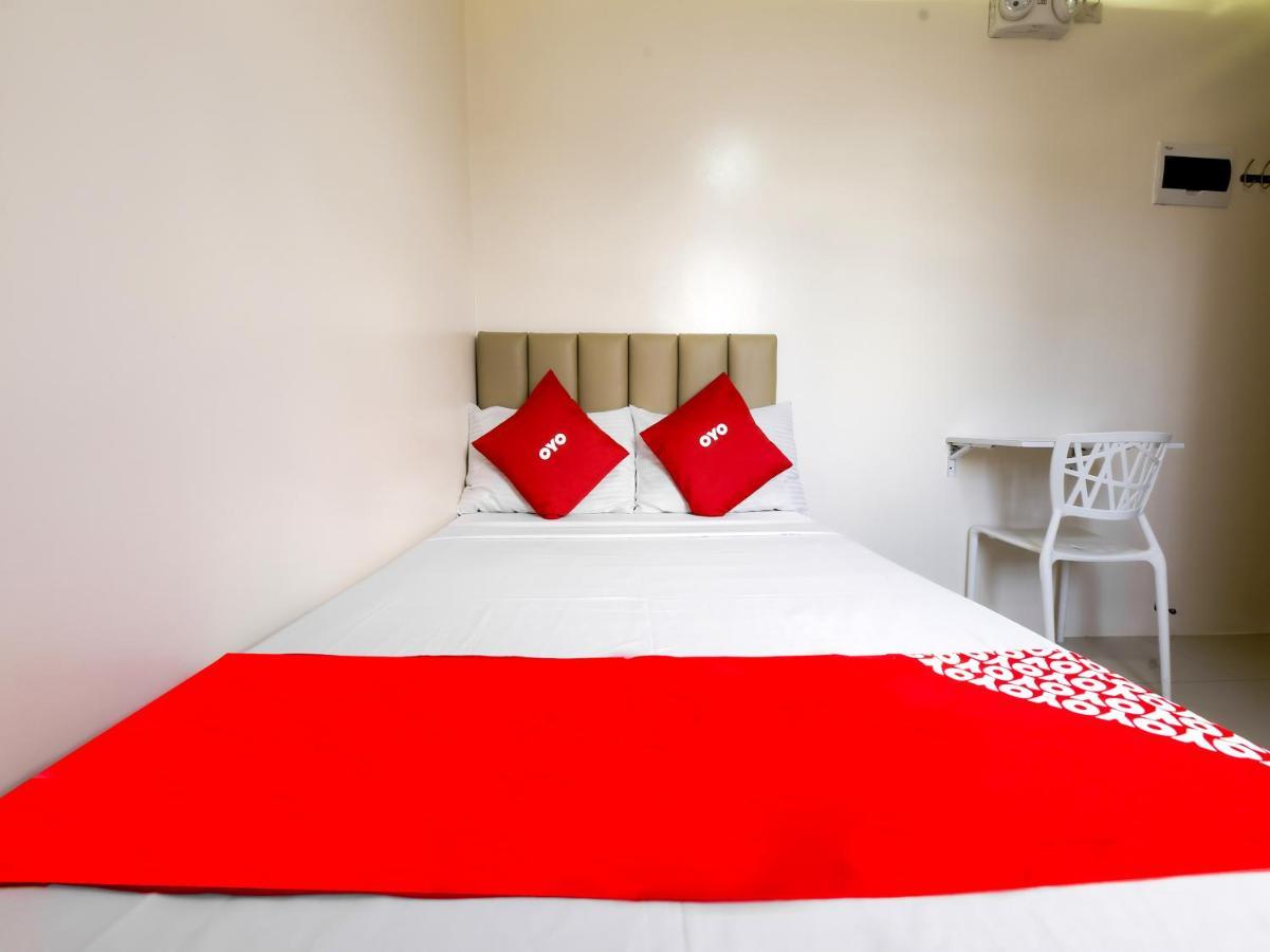 Oyo 783 Freemont Place Paranaque City Екстер'єр фото