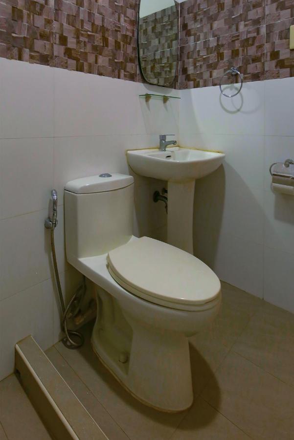 Oyo 783 Freemont Place Paranaque City Екстер'єр фото
