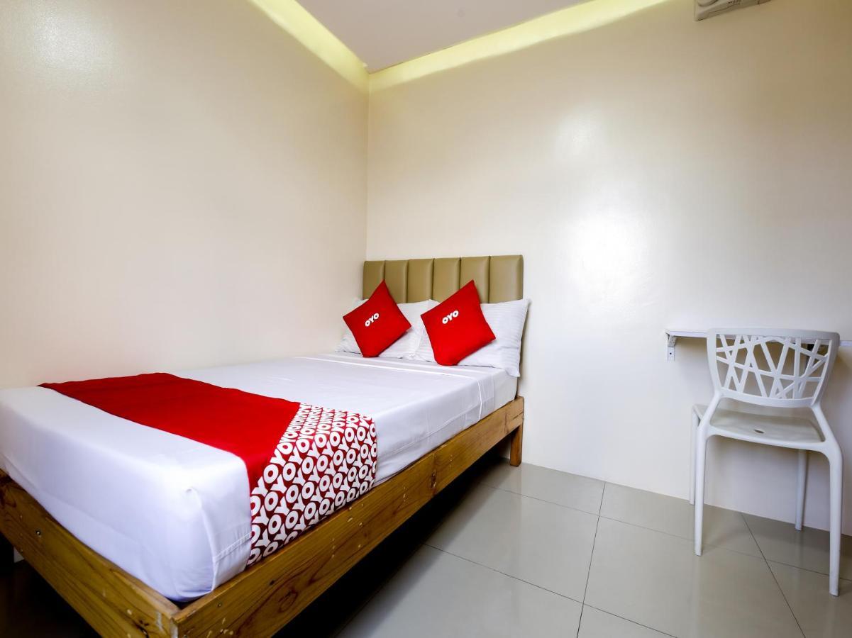 Oyo 783 Freemont Place Paranaque City Екстер'єр фото