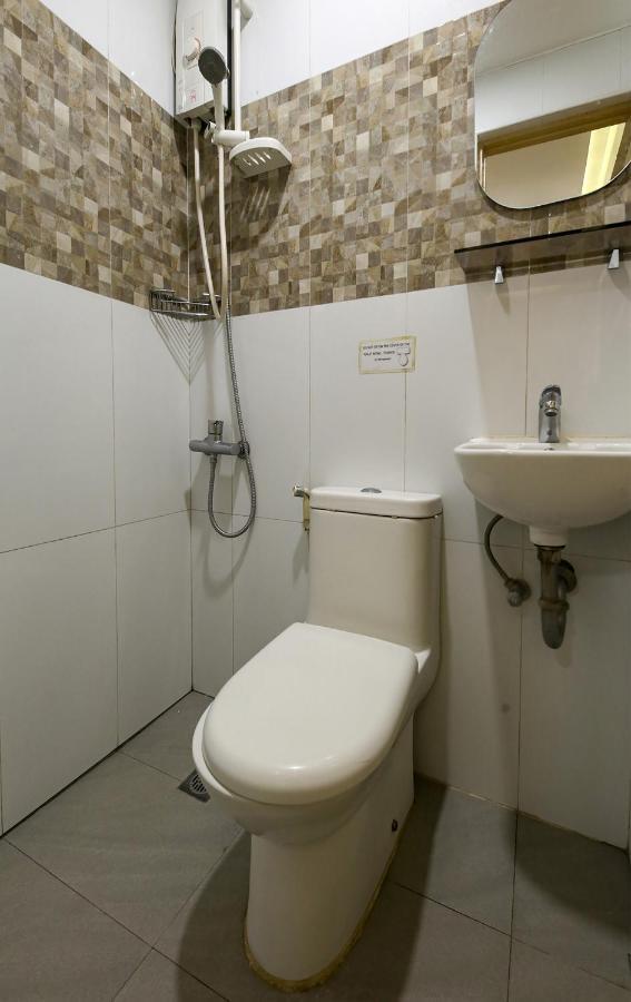 Oyo 783 Freemont Place Paranaque City Екстер'єр фото